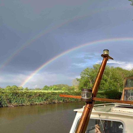 Dutch Cruiser Ship On A Tranquil Secluded River Tonbridge Esterno foto
