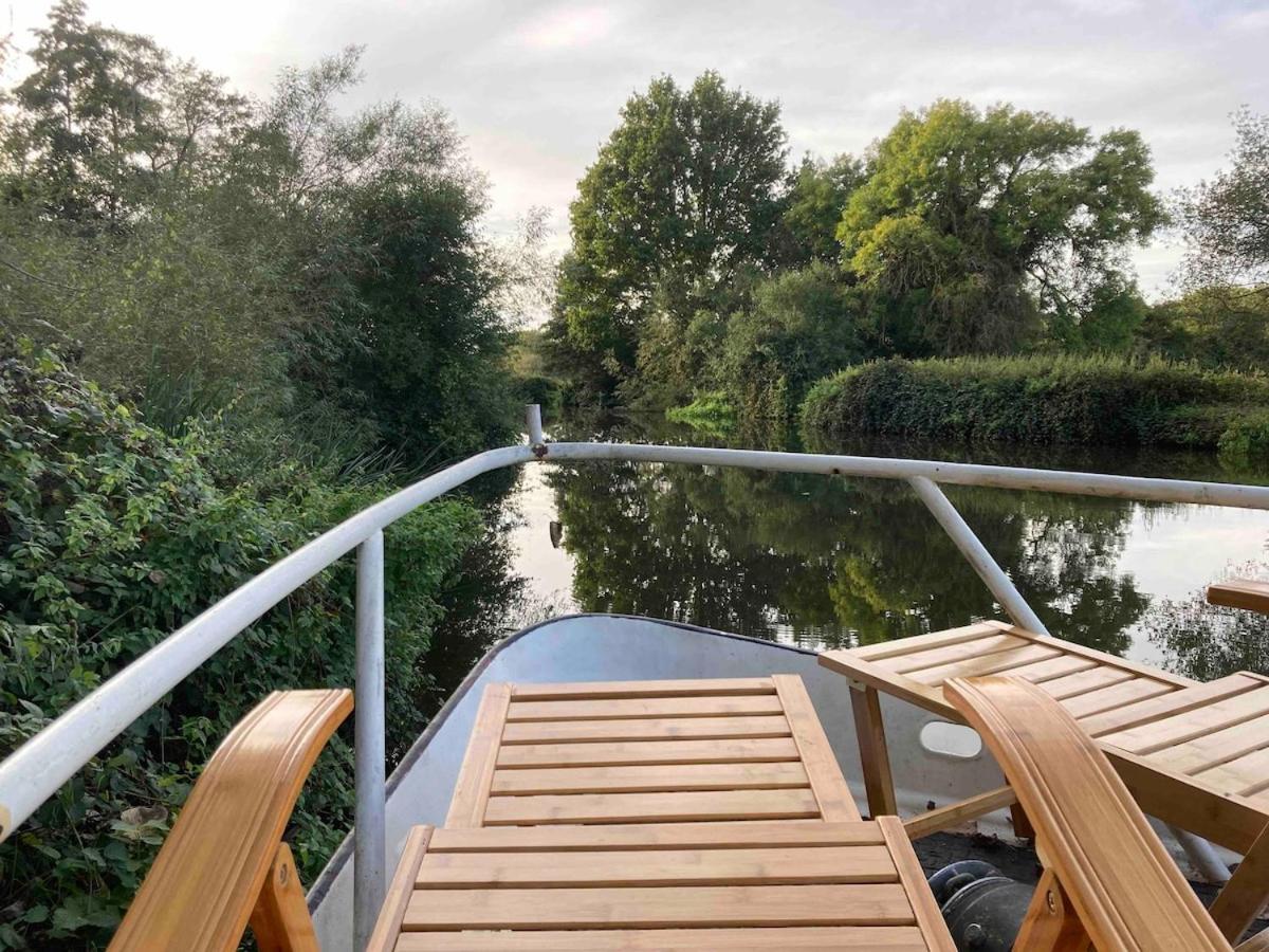 Dutch Cruiser Ship On A Tranquil Secluded River Tonbridge Esterno foto