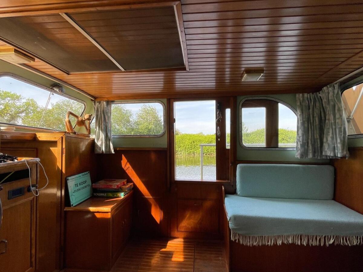 Dutch Cruiser Ship On A Tranquil Secluded River Tonbridge Esterno foto