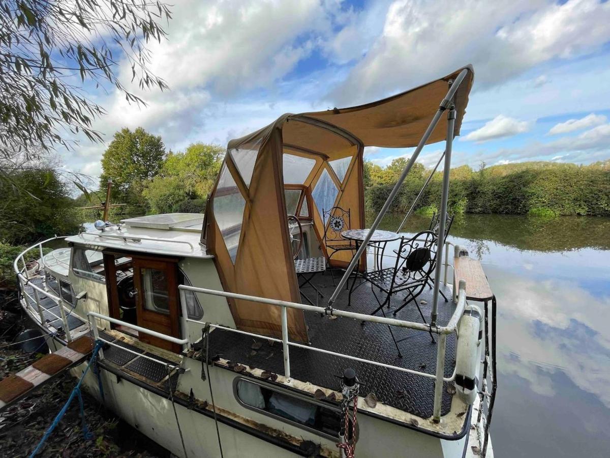 Dutch Cruiser Ship On A Tranquil Secluded River Tonbridge Esterno foto