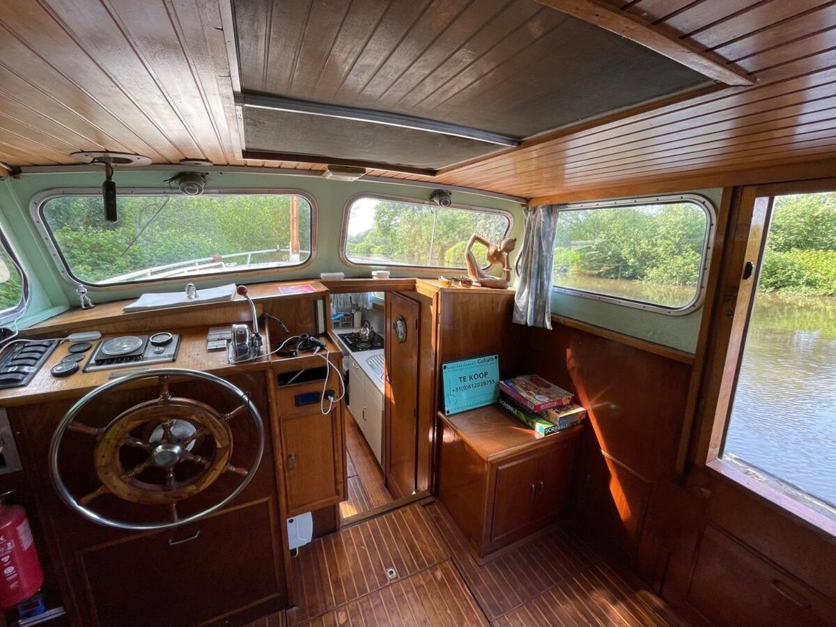 Dutch Cruiser Ship On A Tranquil Secluded River Tonbridge Esterno foto
